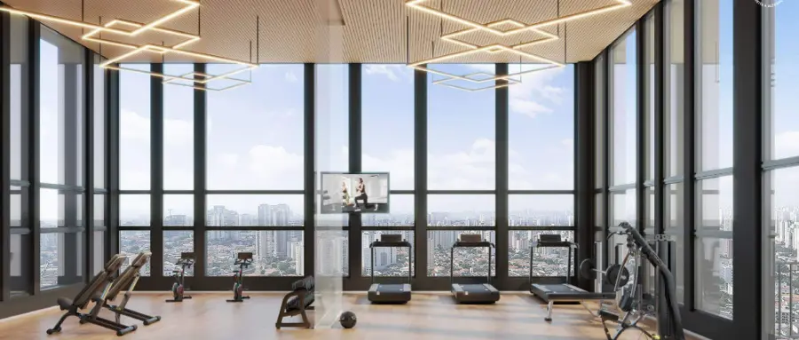 Fitness no rooftop com esteiras voltadas para janelas do piso ao teto